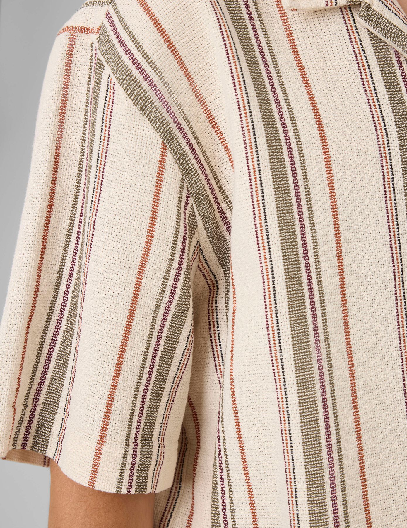 Chemise manches courtes ray&eacute;e