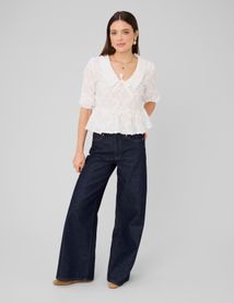 Blouse &agrave; nouer en broderies 3D