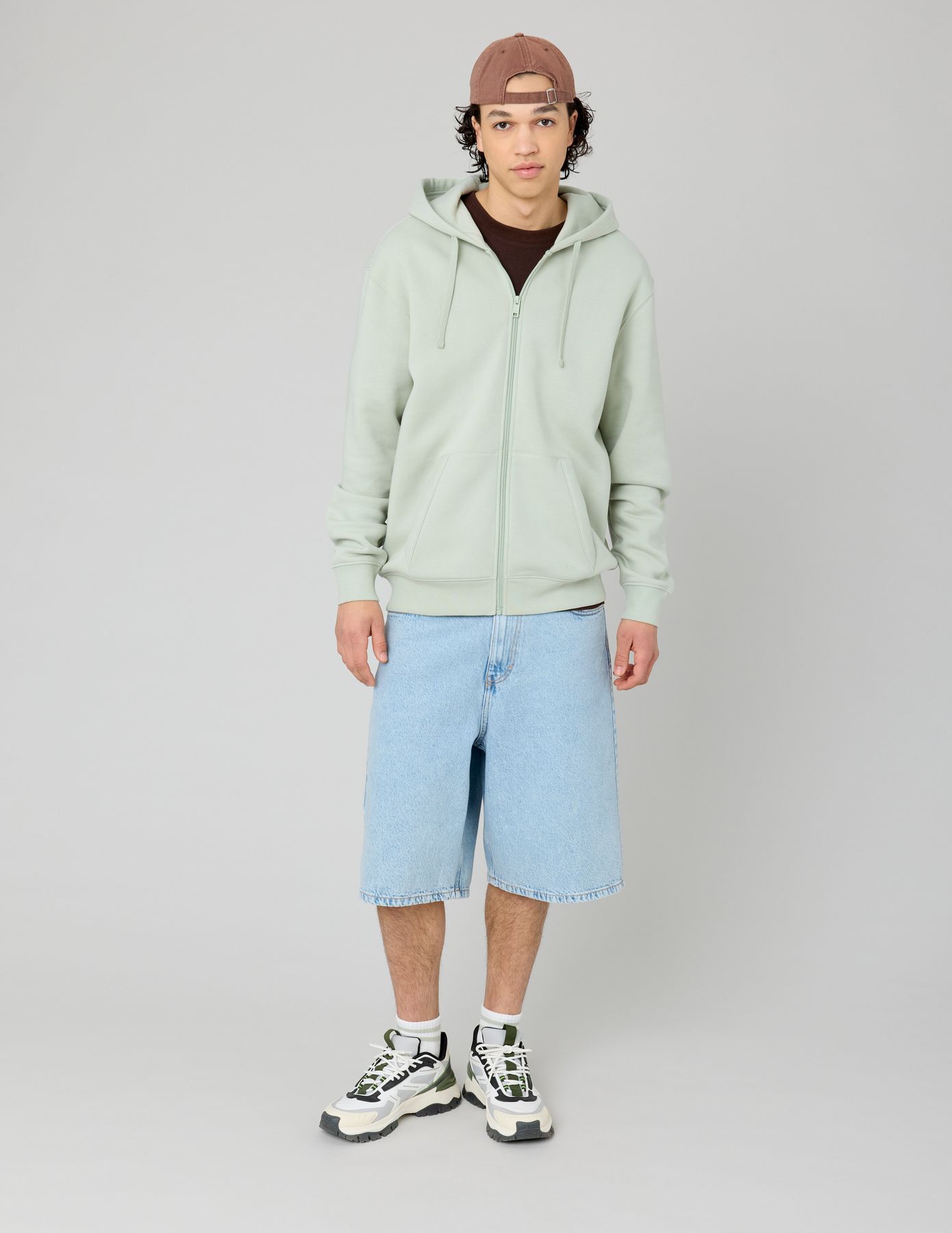 Sweat zippé à capuche