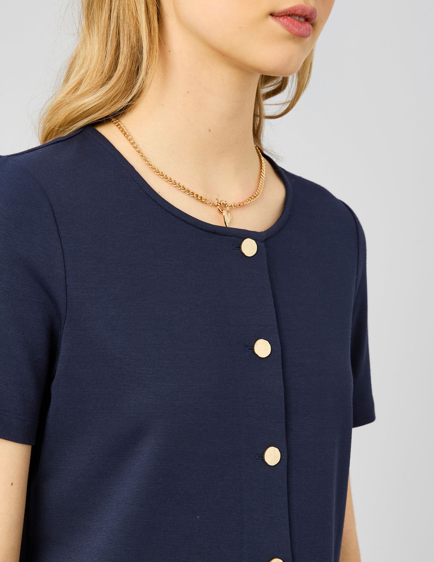 T-shirt boutonn&eacute;