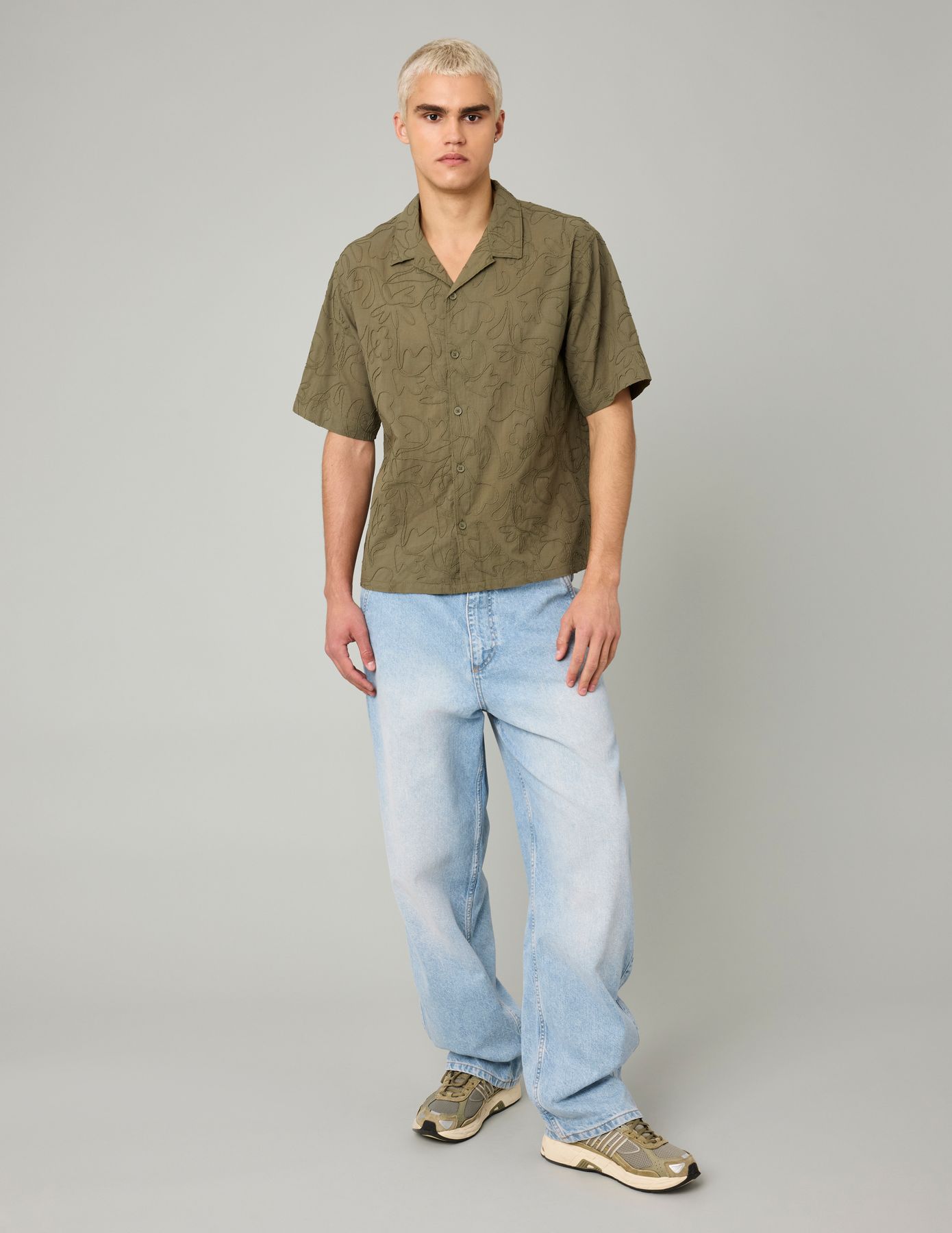 Chemise manches courtes brod&eacute;e