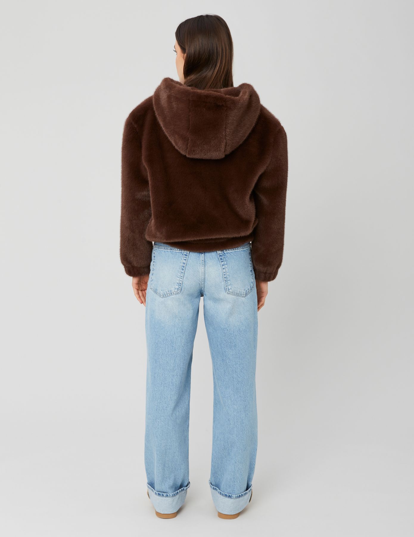 Blouson matière duveteuse col capuche