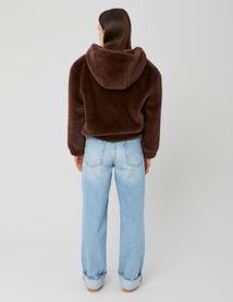 Blouson matière duveteuse col capuche