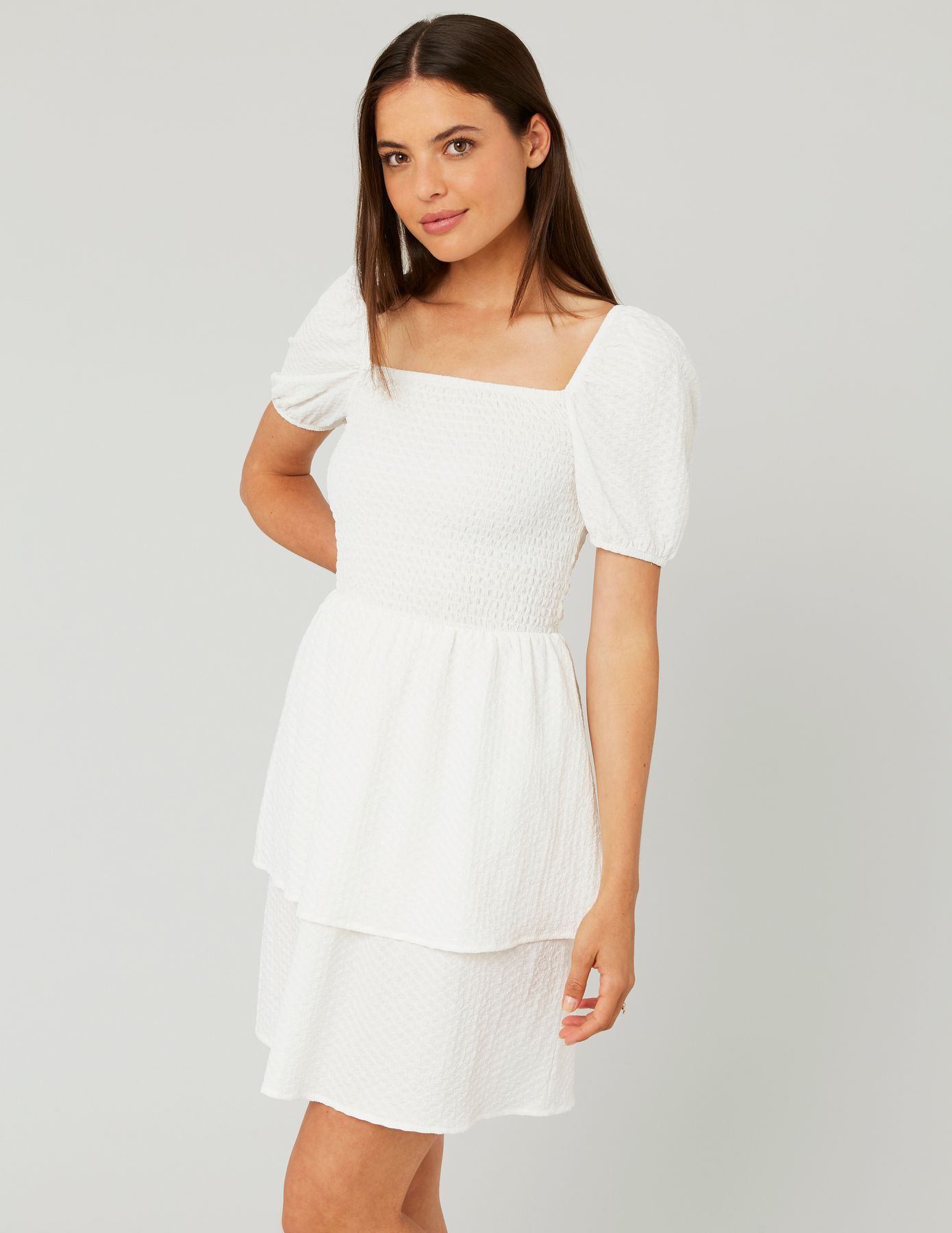 Robe courte à volants