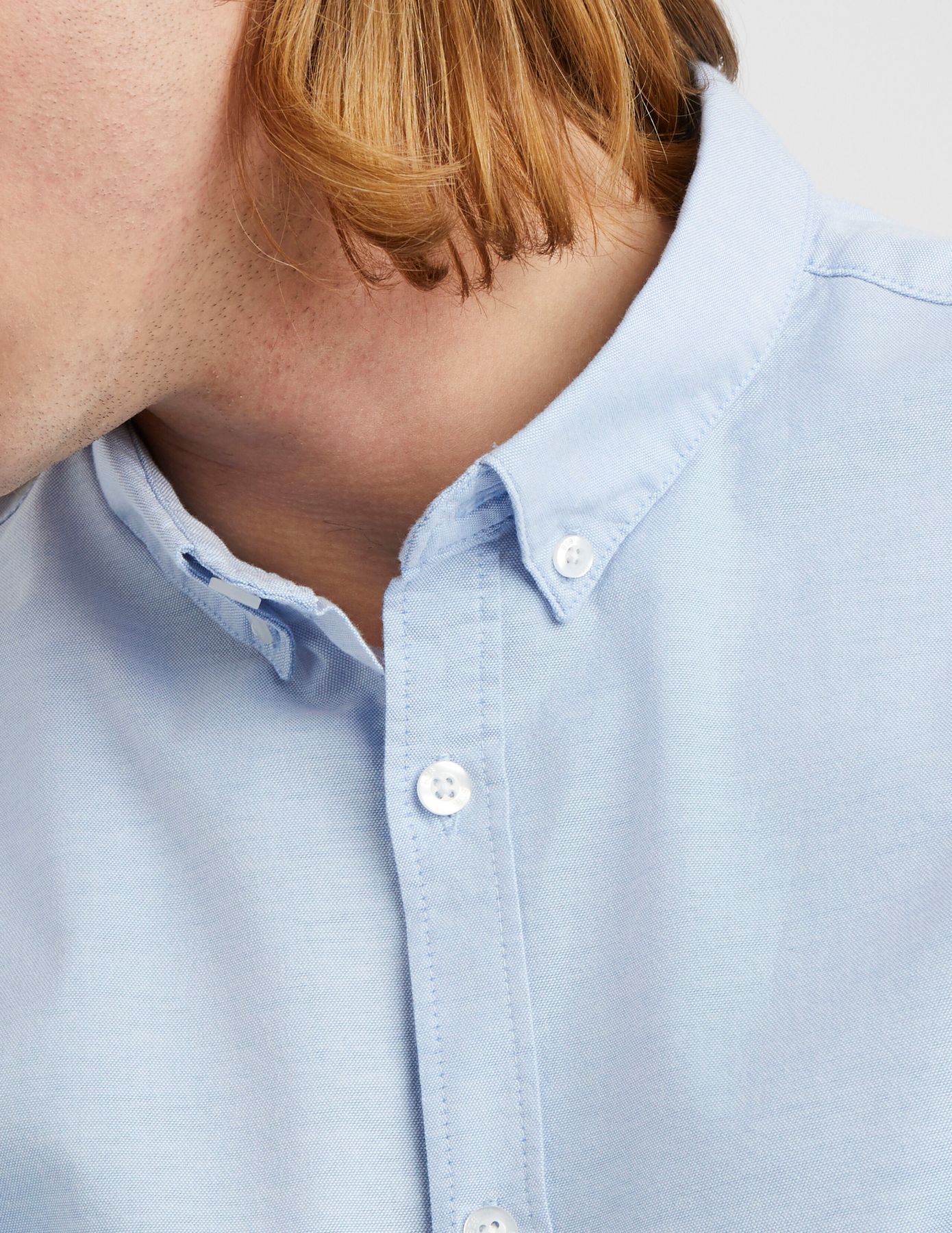 Chemise unie ajust&eacute;e