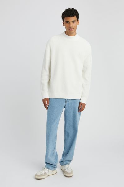 Pull col montant reli&eacute;f&eacute;