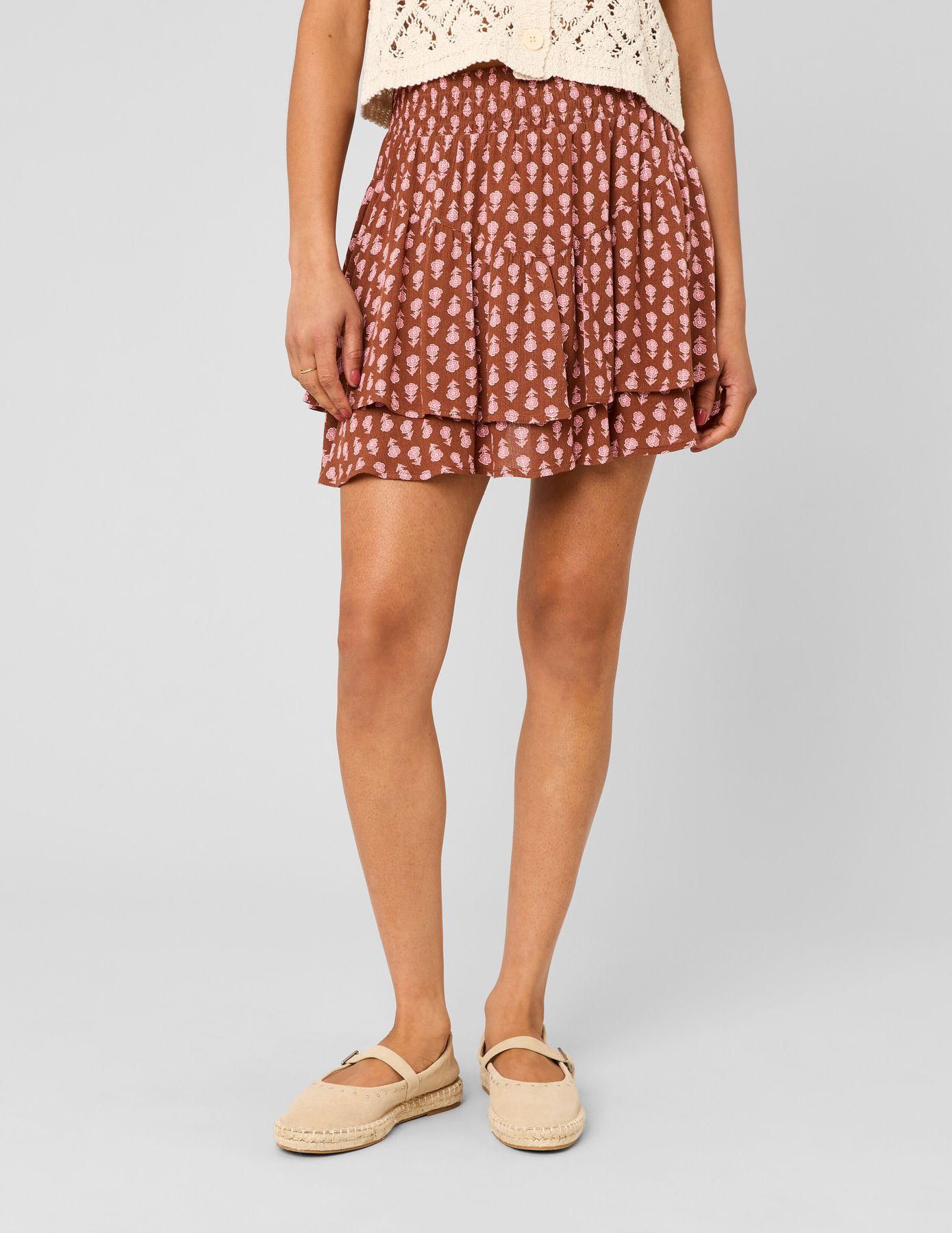 Jupe courte volant&eacute;e