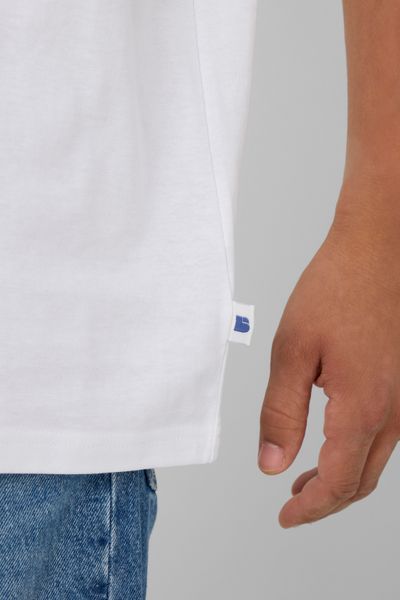 T-shirt broderie poitrine