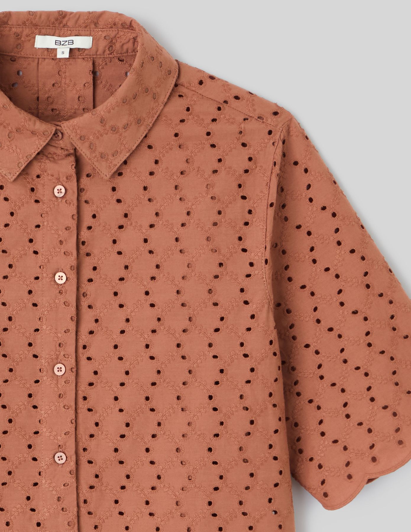 Chemisette en broderie anglaise