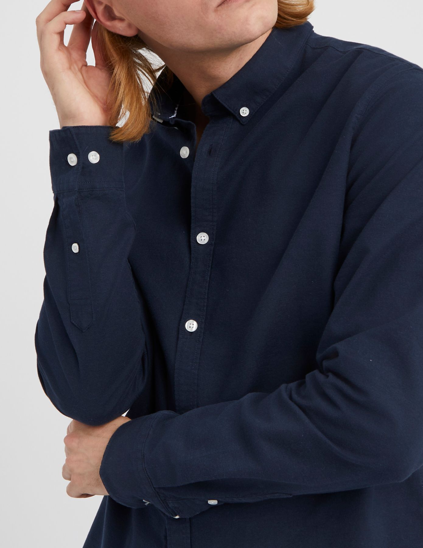 Chemise unie ajust&eacute;e