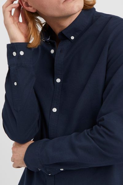 Chemise unie ajust&eacute;e