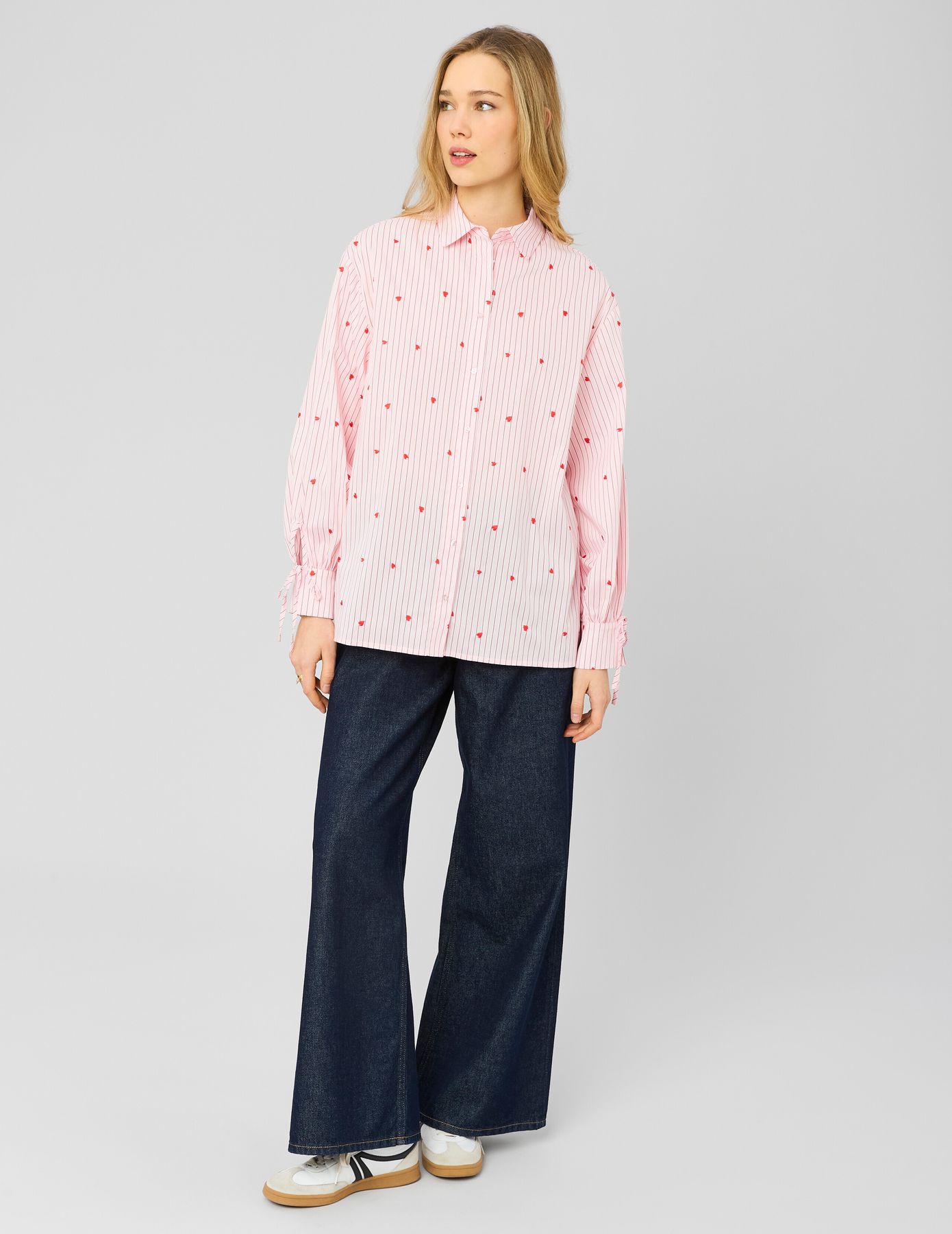 Chemise ray&eacute;e &agrave; motif c&oelig;ur