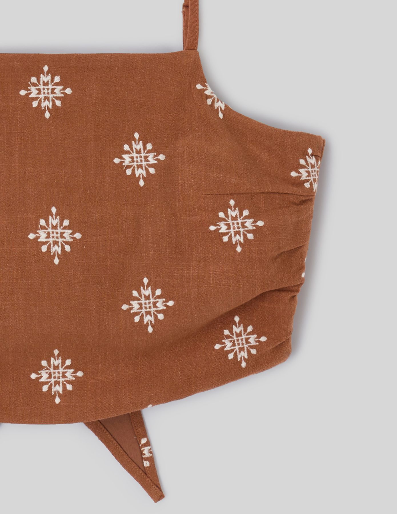 Top &agrave; fines bretelles &agrave; nouer