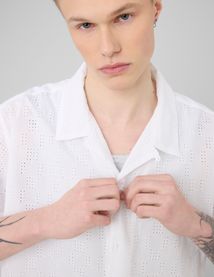 Chemise manches courtes ajour&eacute;e