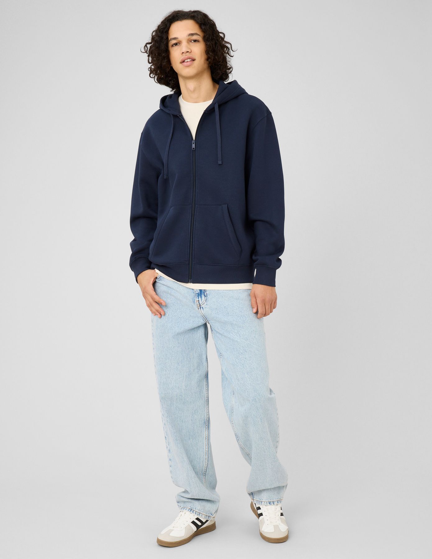 Sweat zipp&eacute; &agrave; capuche