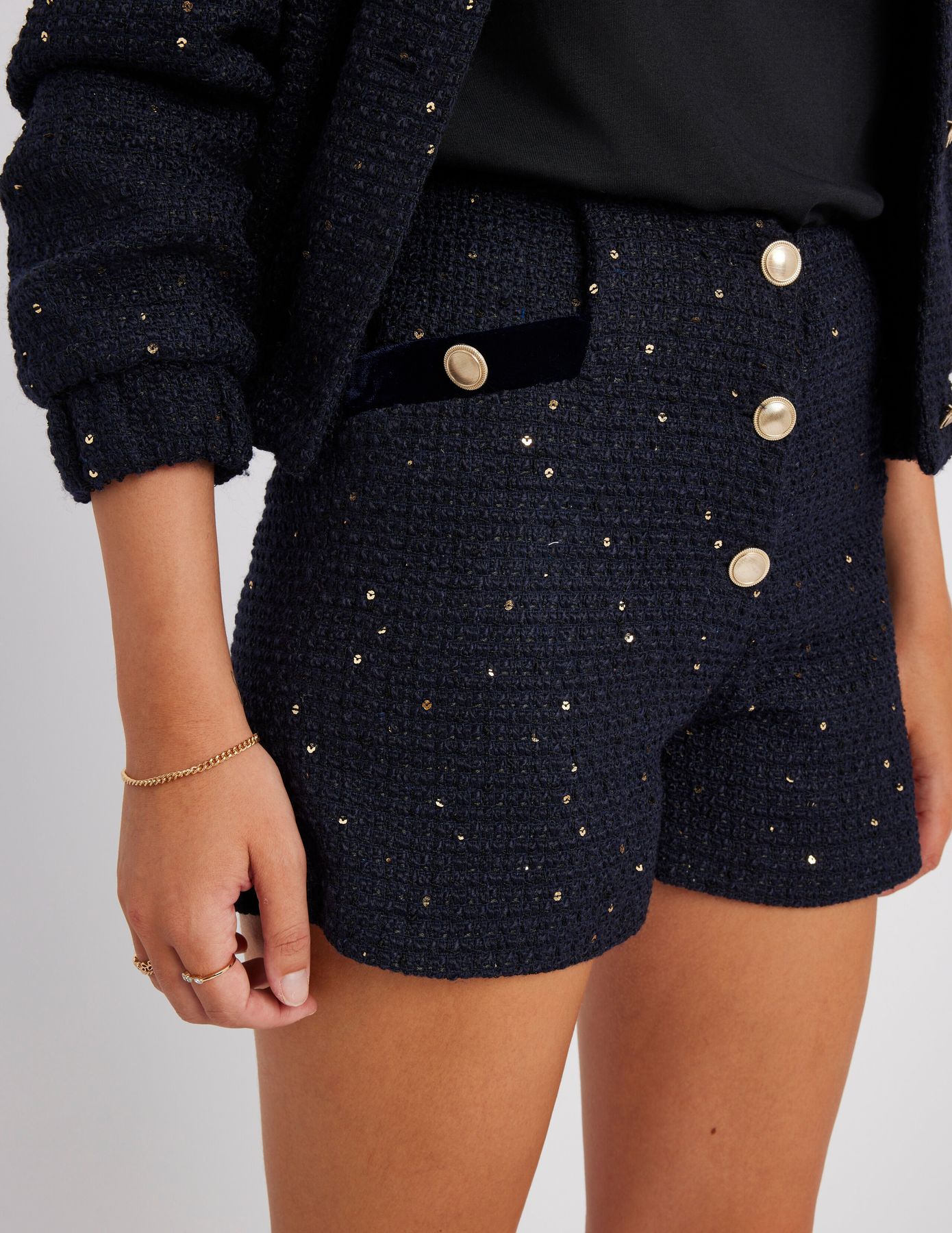 Short tweed