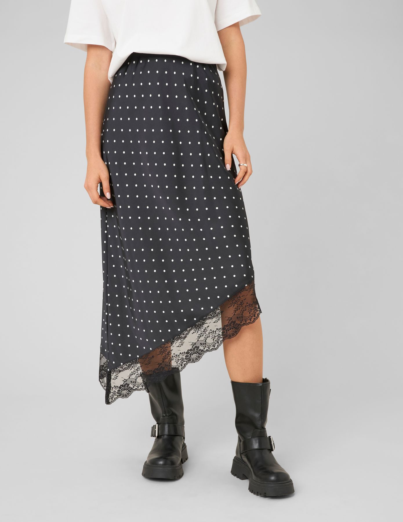 Jupe midi asym&eacute;trique &agrave; pois