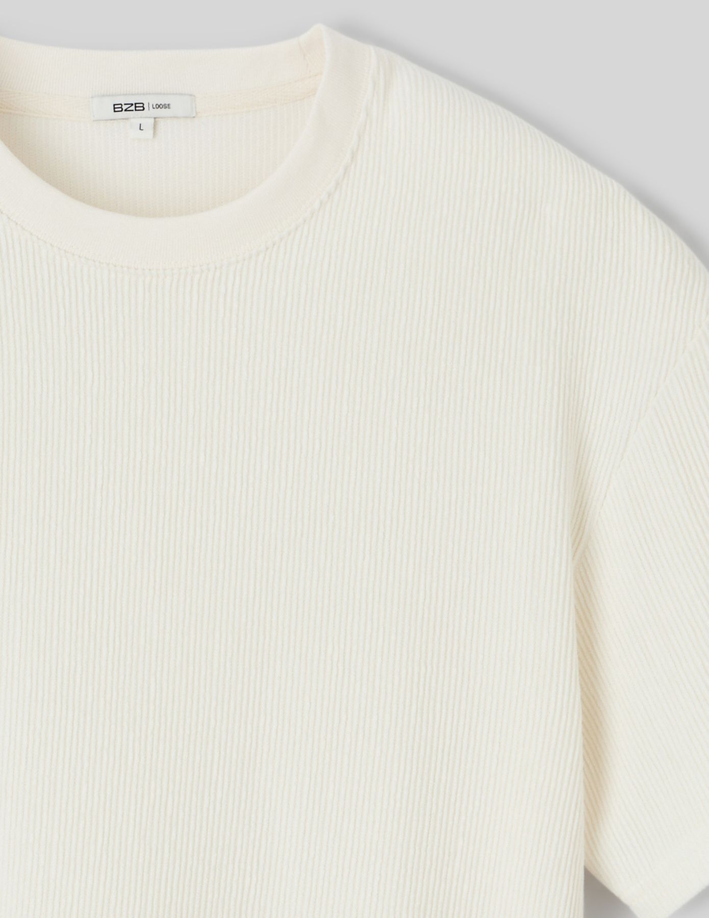 T-shirt reliéfé