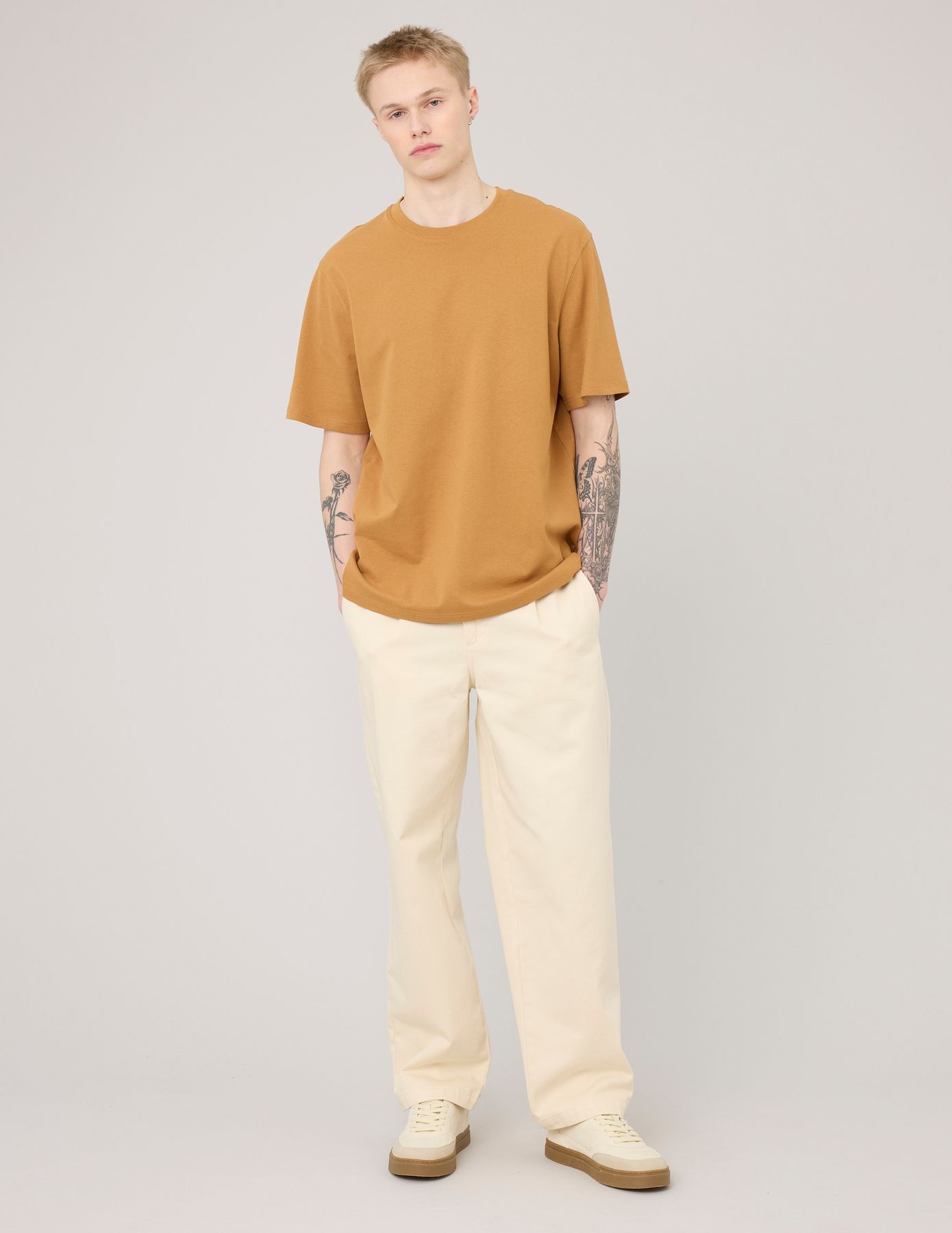 Pantalon droit &agrave; pinces