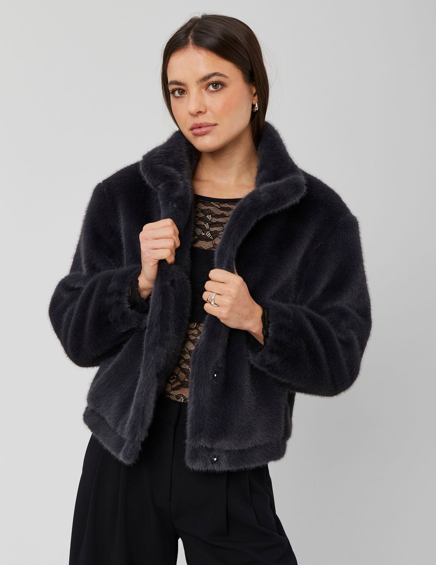 Blouson matière duveteuse col montant