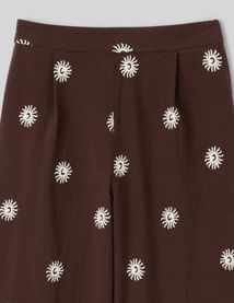 Pantalon brod&eacute;