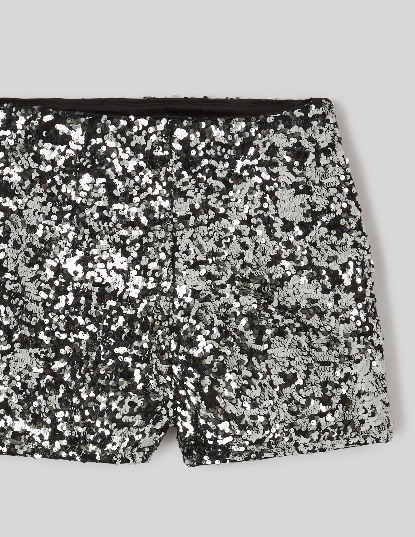 Short &agrave; sequins