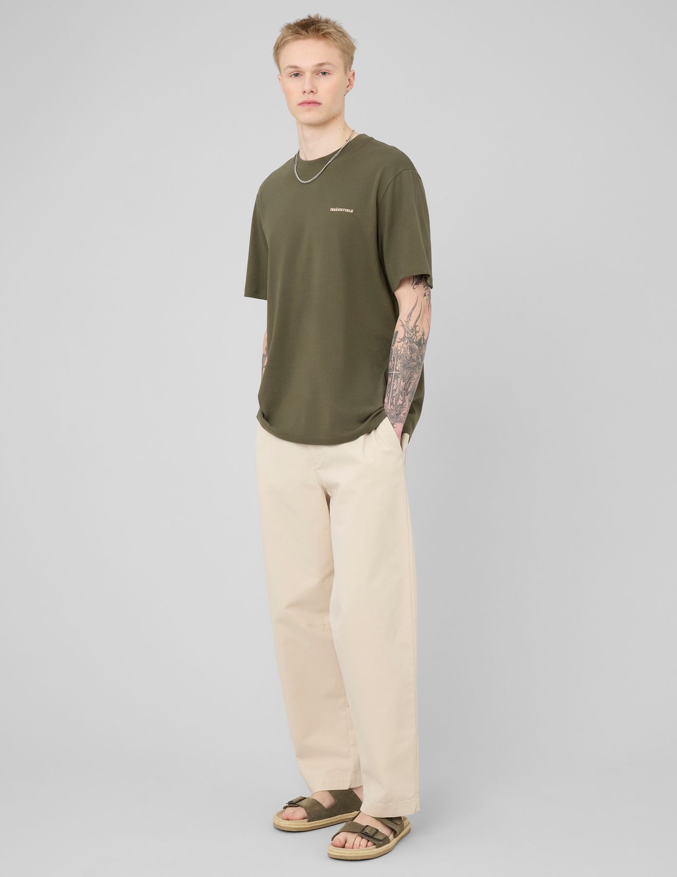 T-shirt broderie poitrine