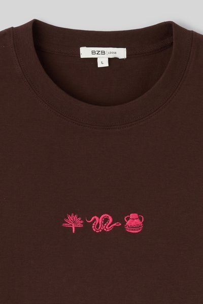 T-shirt broderie poitrine