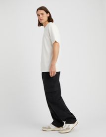 T-shirt lourd d&eacute;lav&eacute; brod&eacute;