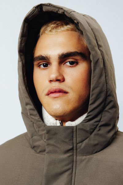 Blouson &agrave; capuche