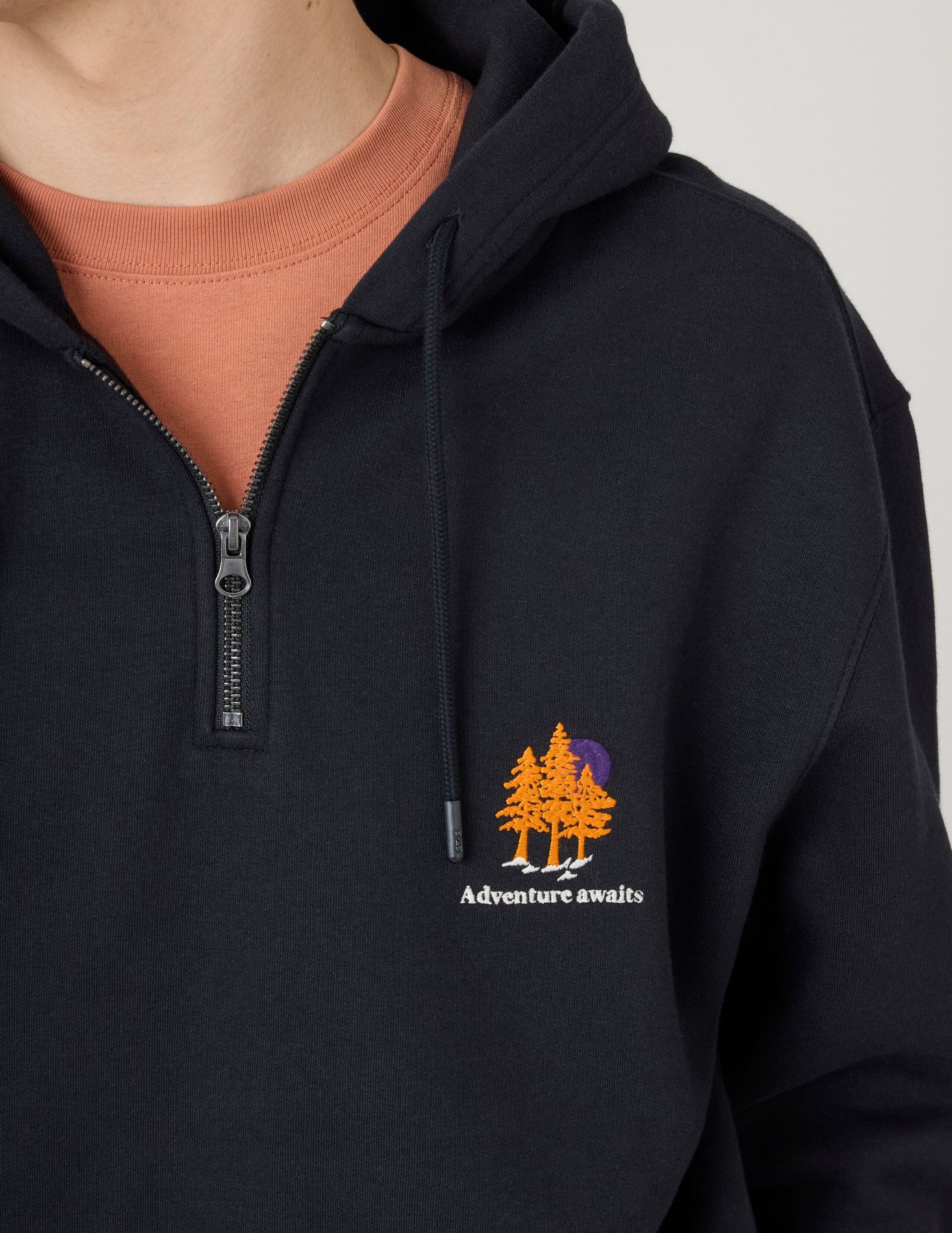 Sweat broderie poitrine