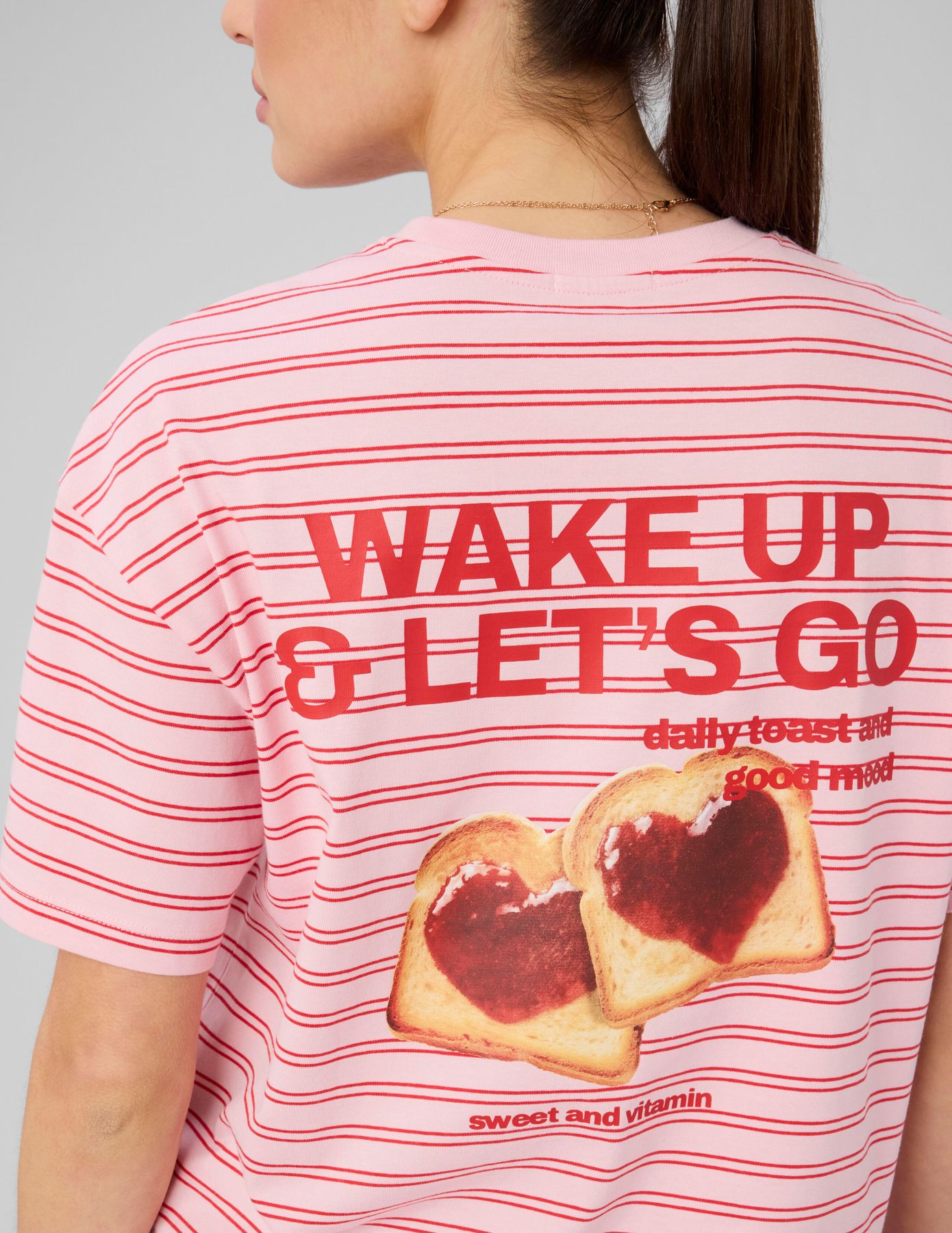 T-shirt ray&eacute; et imprim&eacute;