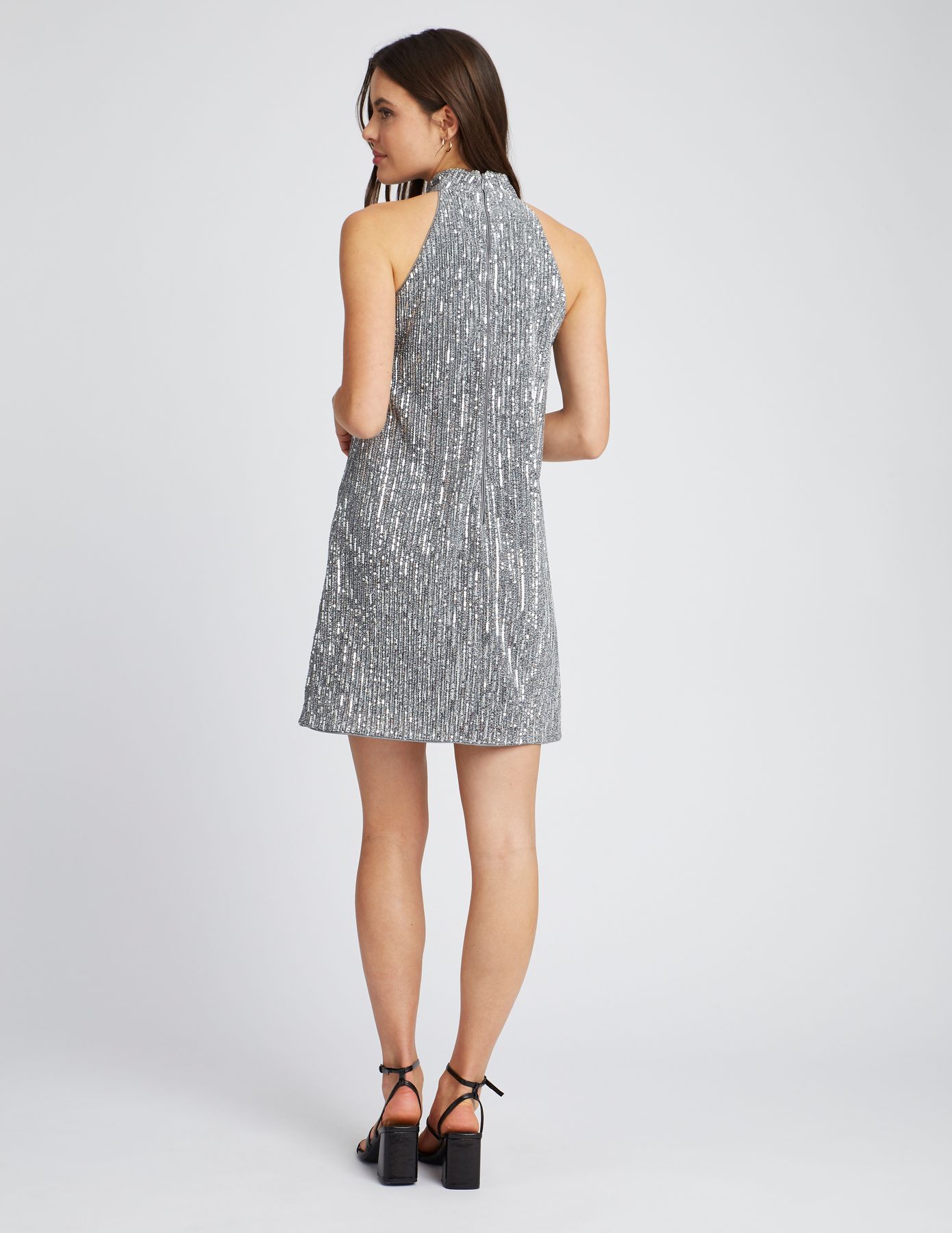 Robe courte à sequins