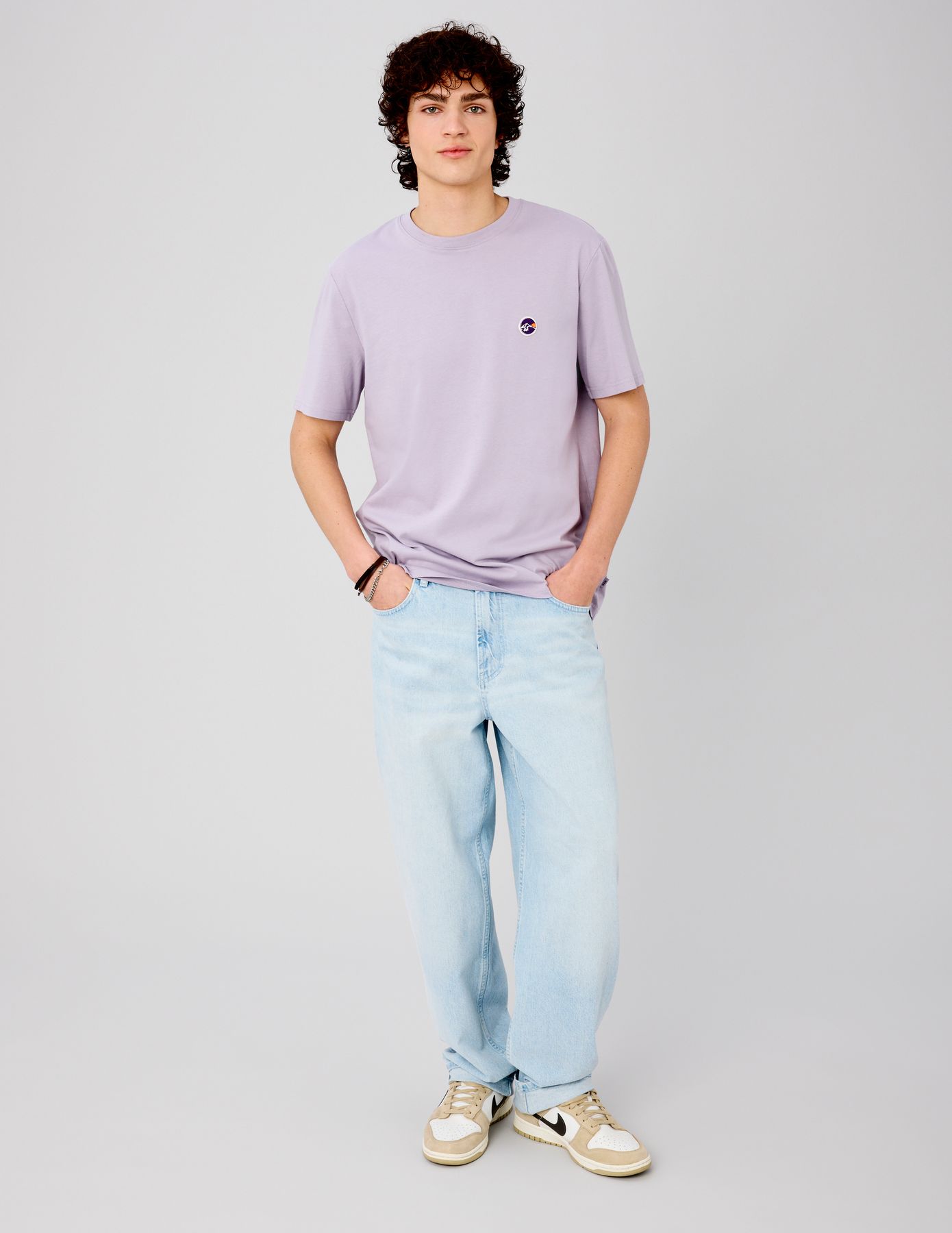 T-shirt broderie poitrine