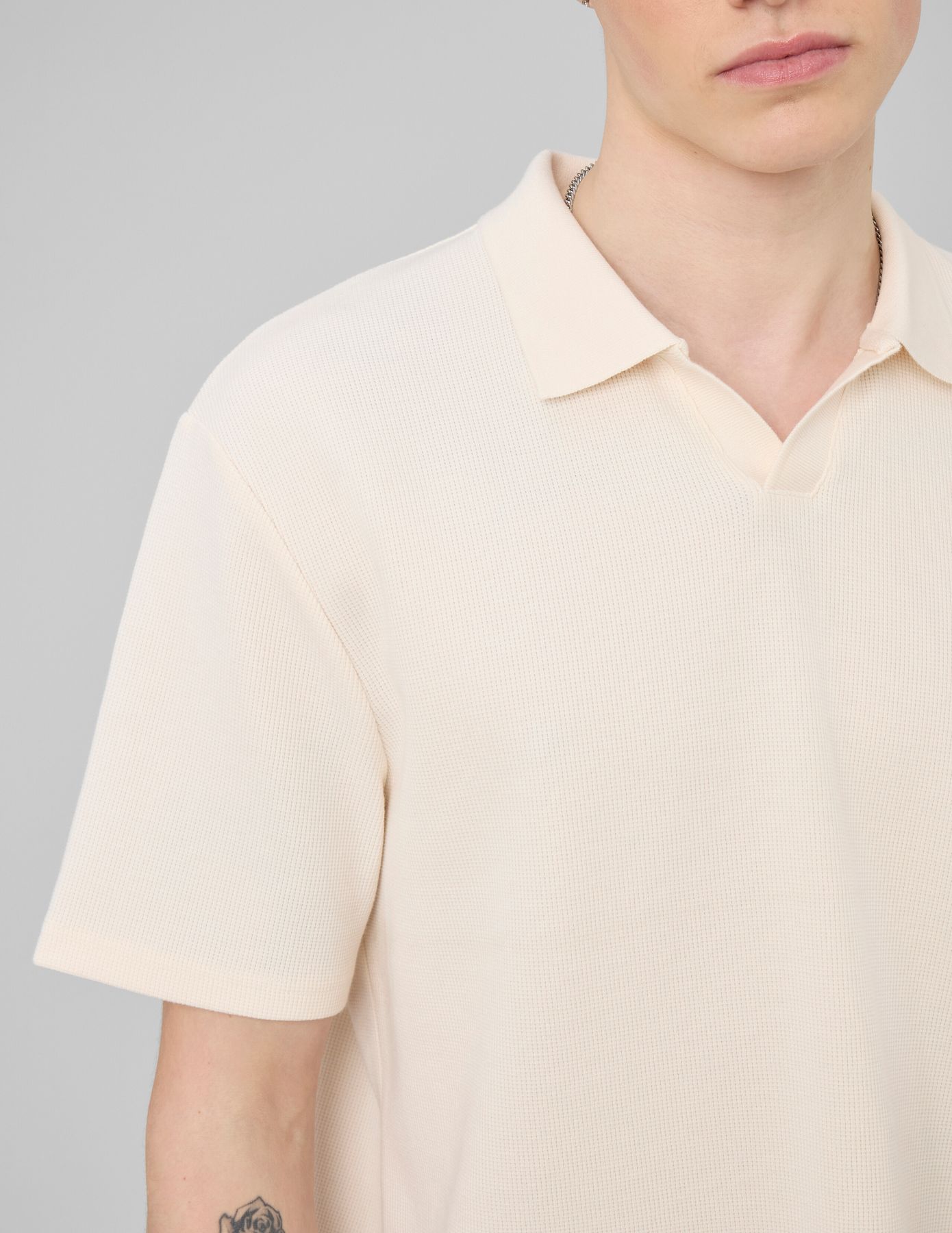 Polo mati&egrave;re gaufr&eacute;e