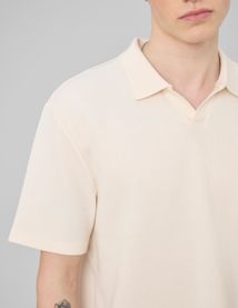 Polo mati&egrave;re gaufr&eacute;e