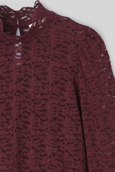 T-shirt col montant dentelle