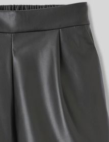 Short en tissu enduit