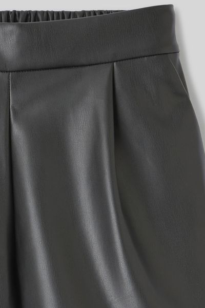 Short en tissu enduit