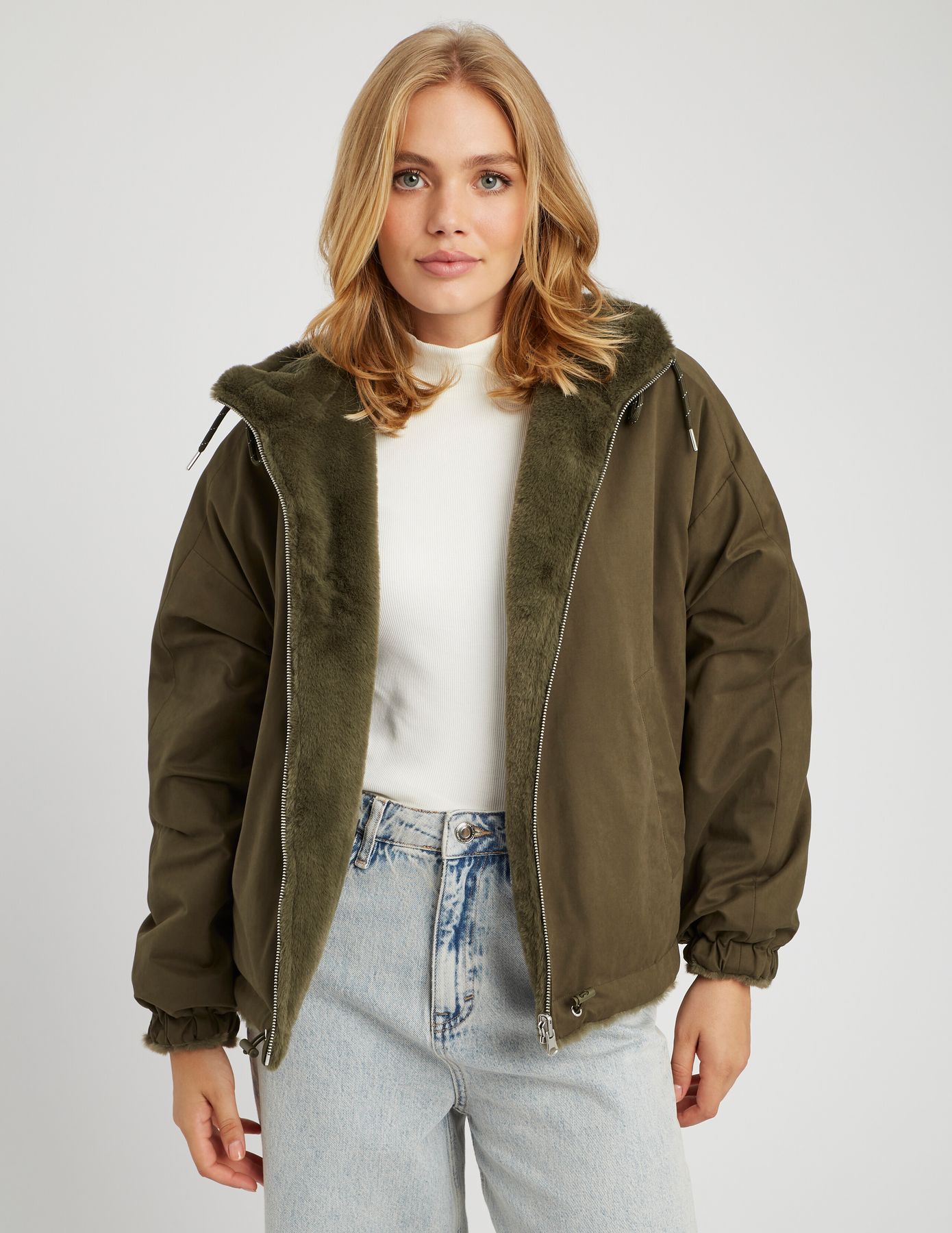 Blouson &agrave; capuche