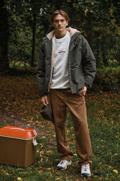 Pantalon velours c&ocirc;tel&eacute;