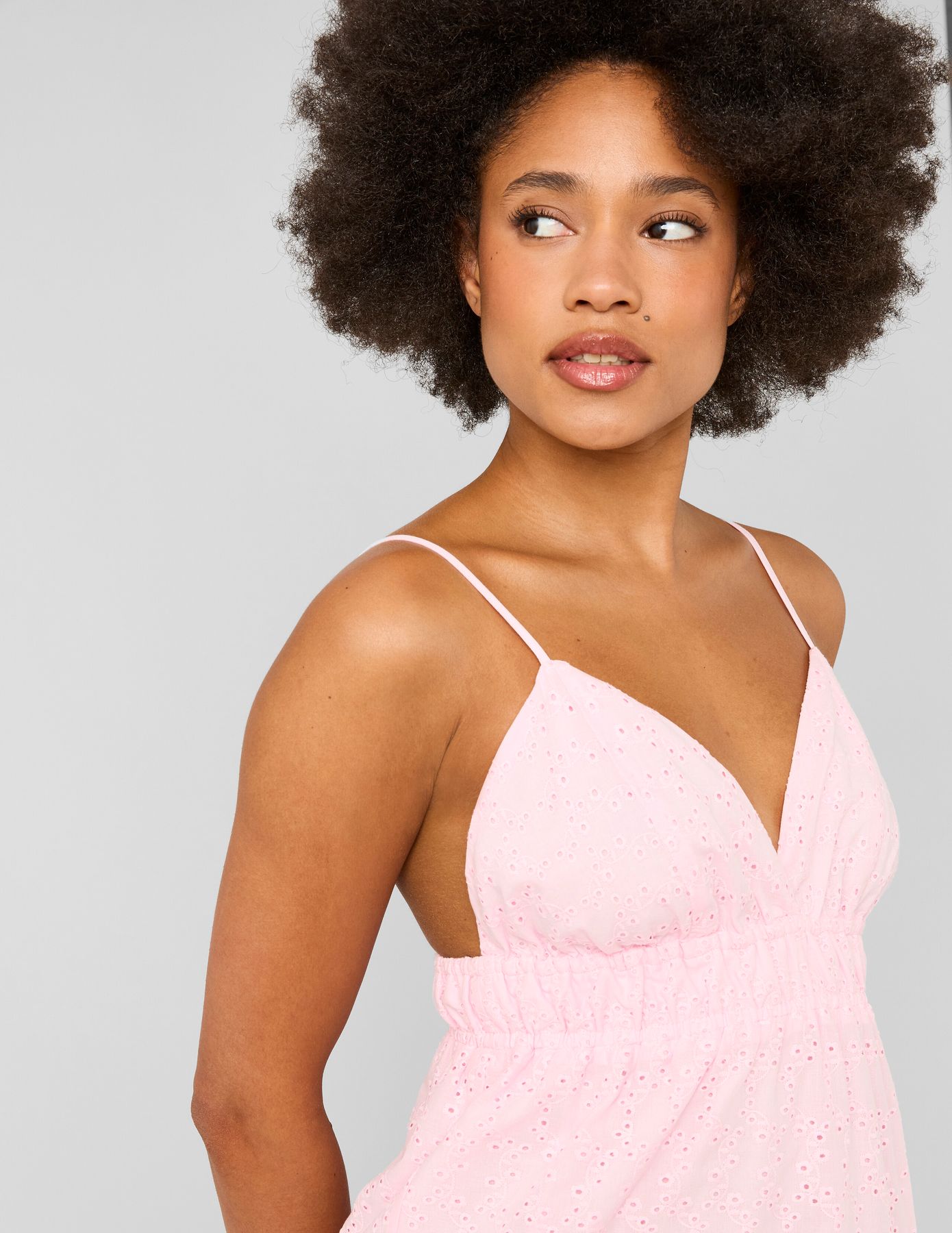 Robe courte en broderie anglaise