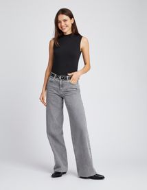 T-shirt sans manches col montant