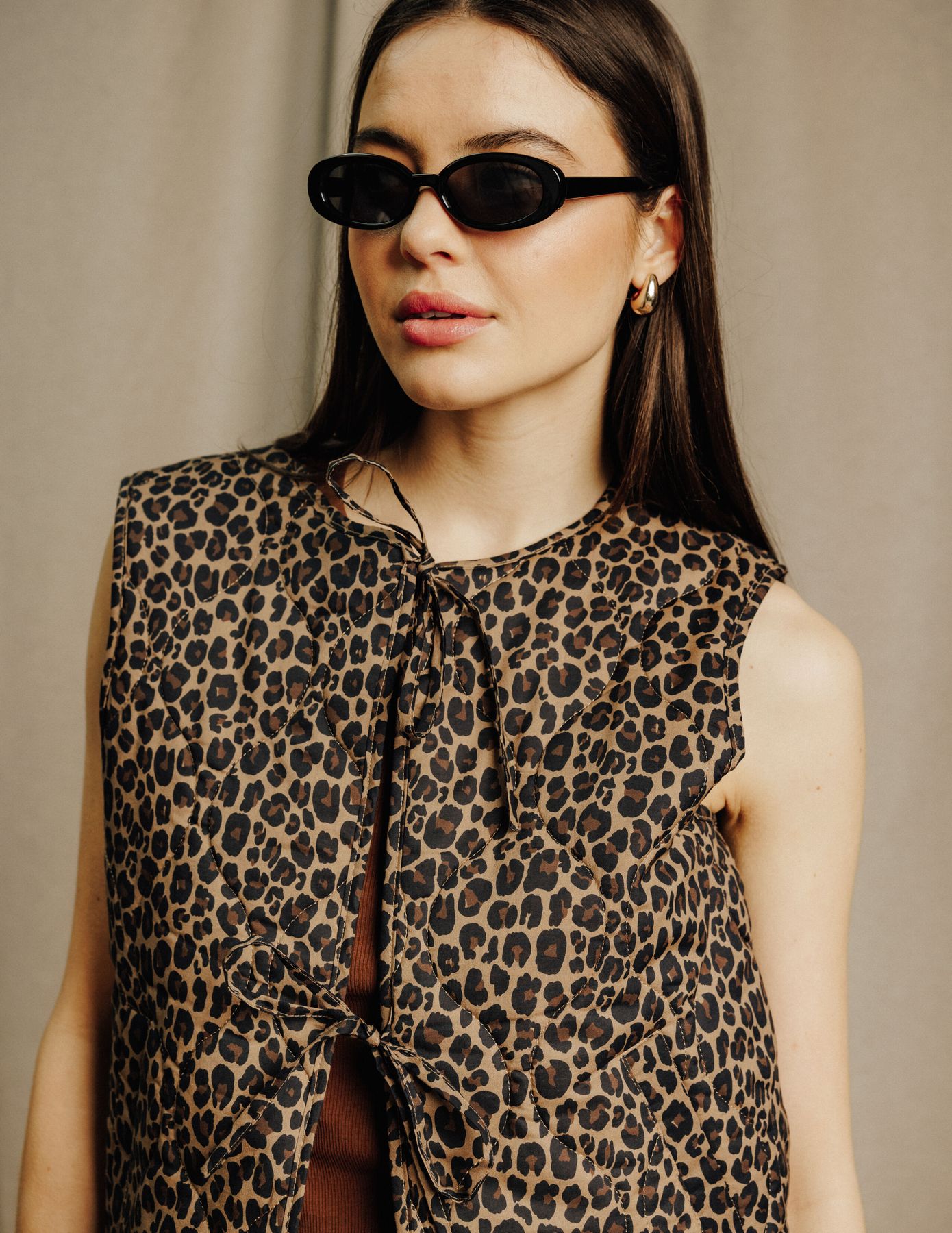 Veste sans manches l&eacute;opard &agrave; noeuds