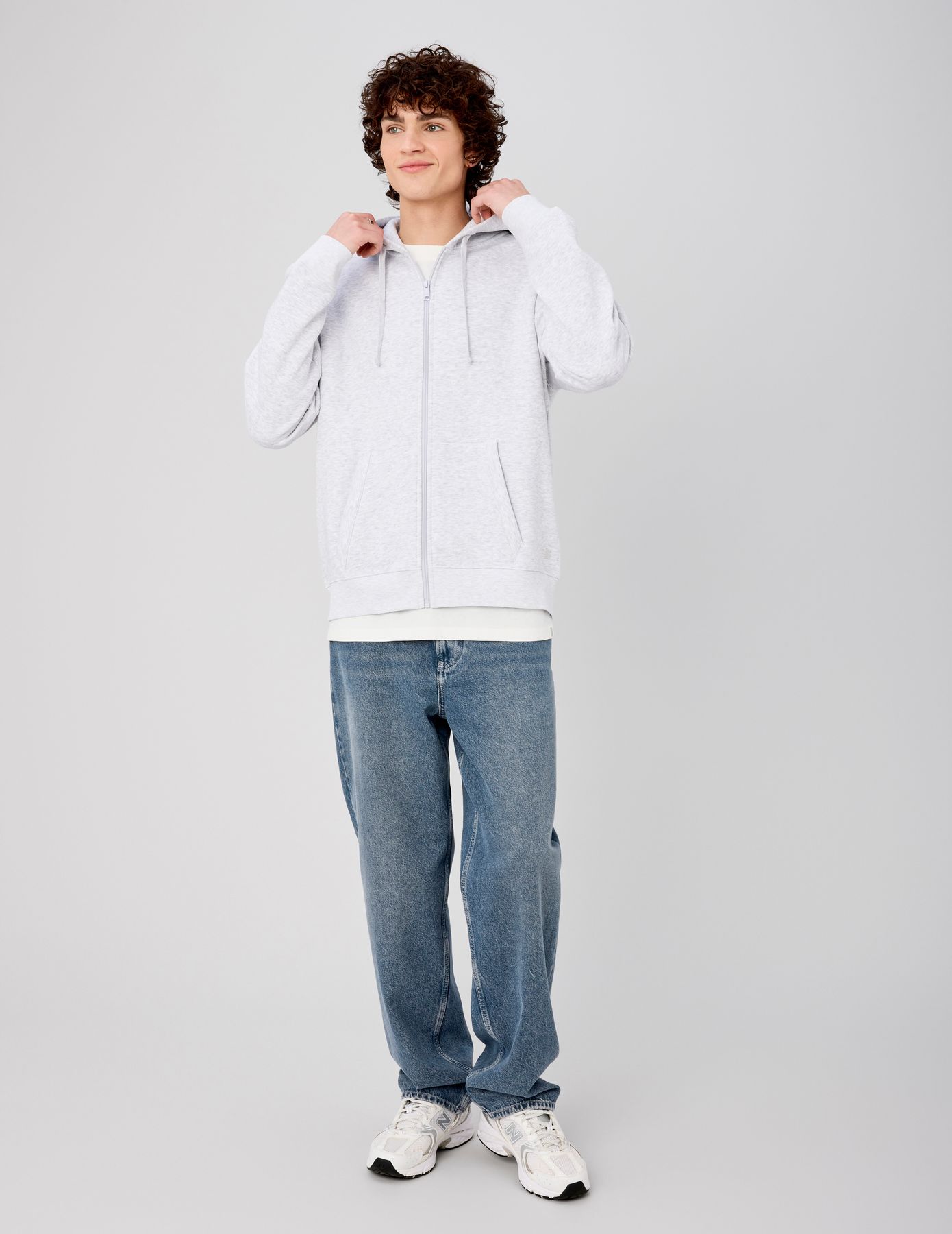 Sweat zipp&eacute; &agrave; capuche