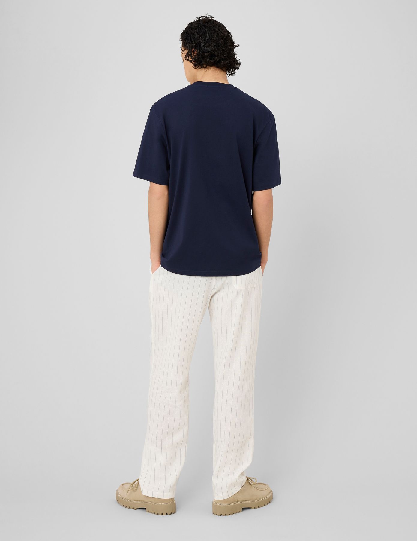 T-shirt broderie poitrine
