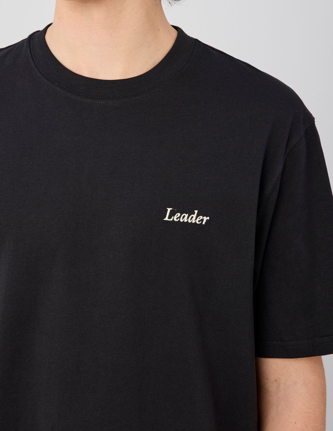 T-shirt broderie poitrine