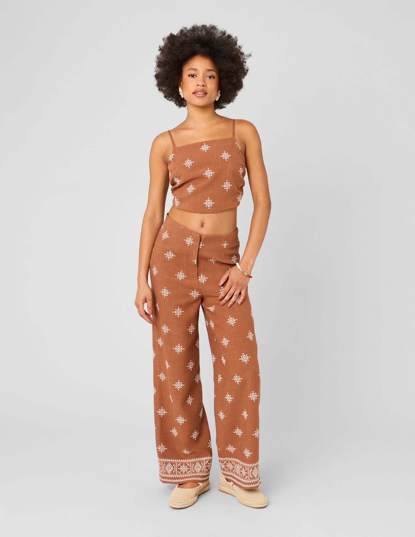 Pantalon brod&eacute;