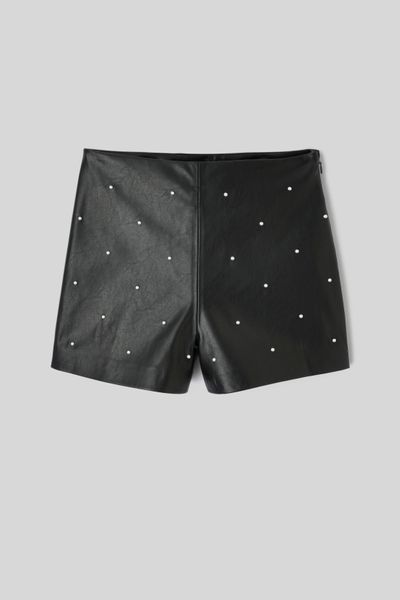Short en tissu enduit avec perles