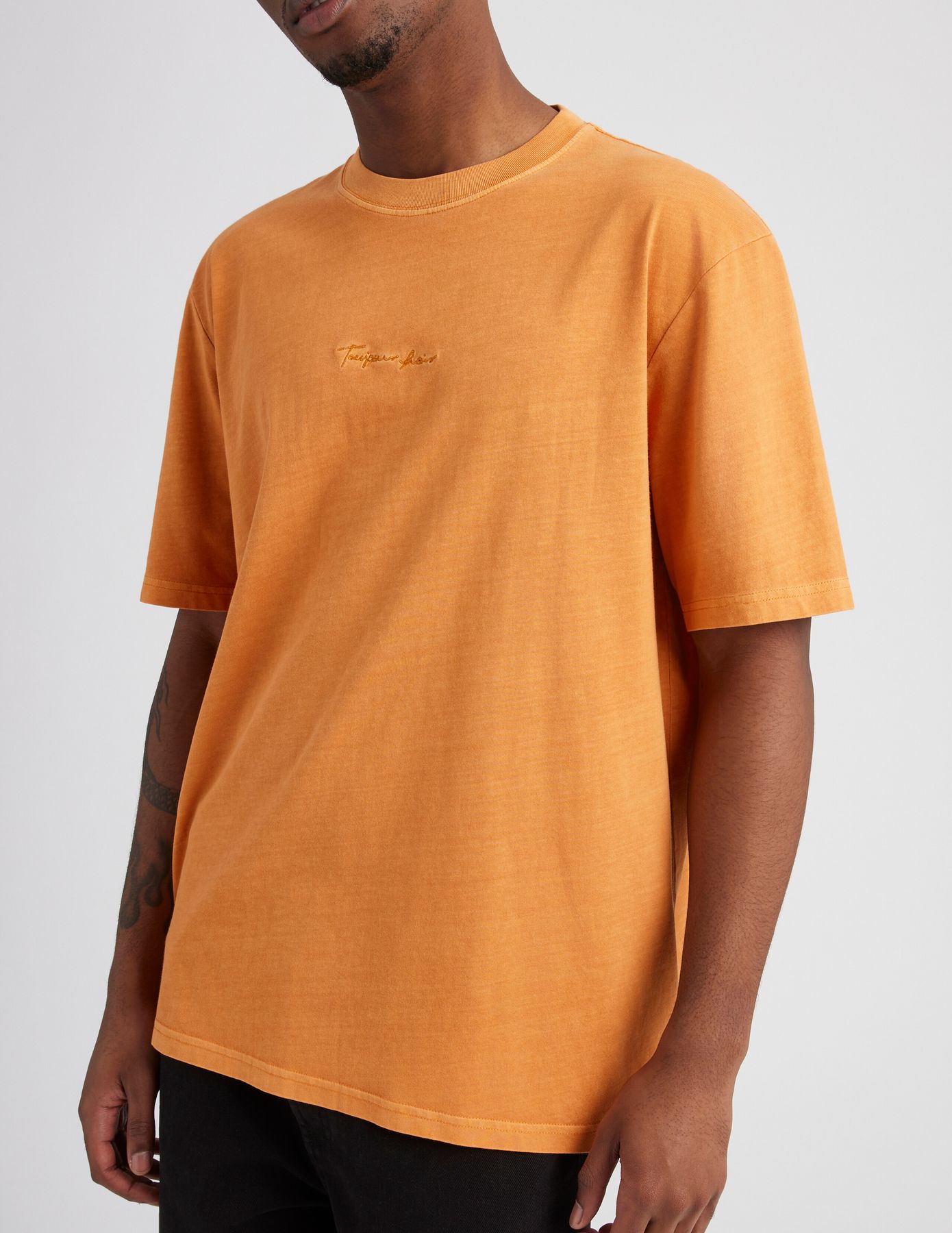 T-shirt message teint en pi&egrave;ce